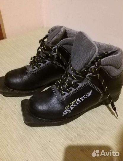 Лыжные ботинки