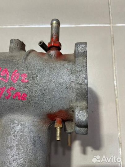 Впускной коллектор Mitsubishi Diamant 1996