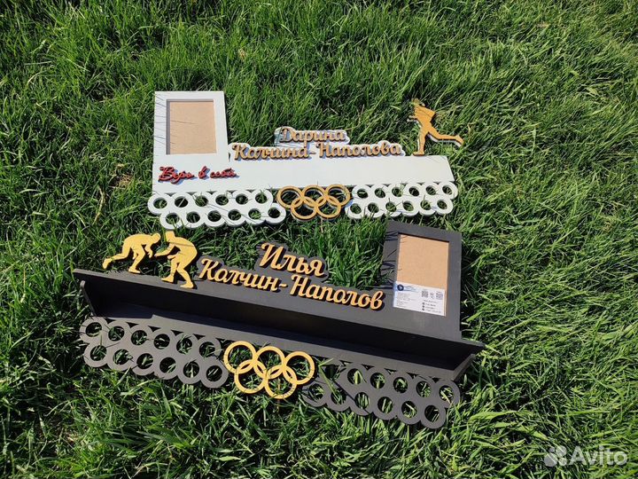 Медальница с полкой и фоторамкой