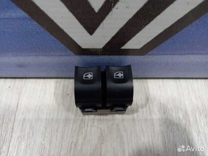 Блок кнопок стеклоподъемников Renault logan 2 Лев