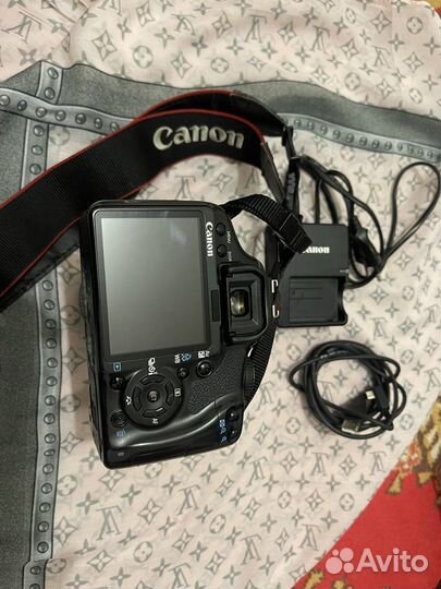 Зеркальный фотоаппарат canon450D