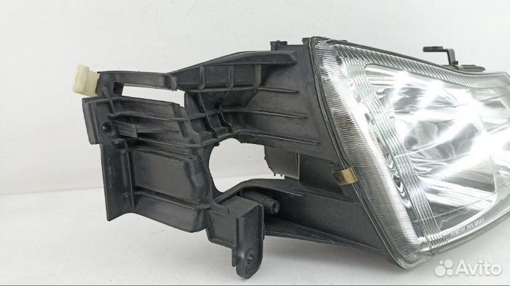 Фара правая Nissan Liberty PM12 1998