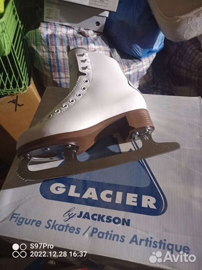 Фигурные коньки и лезвия Graf, Jackson