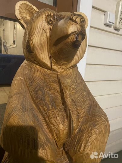 Резной медведь из дерева