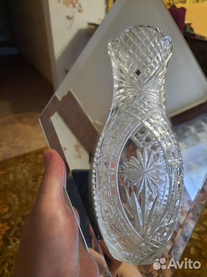 Ваза на зеркальной основе