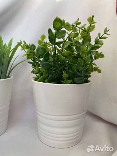Кашпо с искусственной зеленью