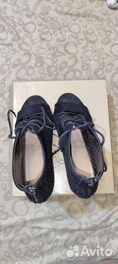Босоножки женские