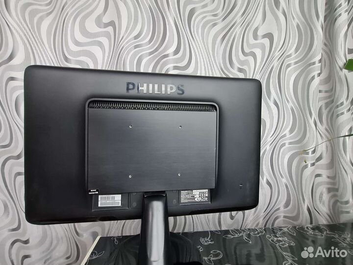 Монитор для компьютера philips