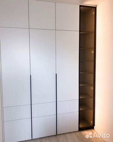 Шкаф распашной