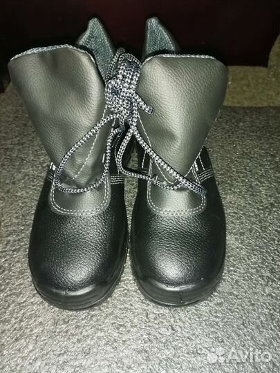 Продам новые рабочие ботинки лето