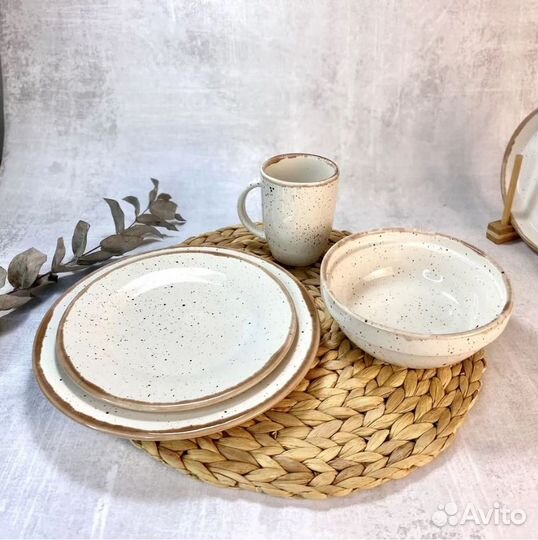 Набор фарфоровой столовой посуды