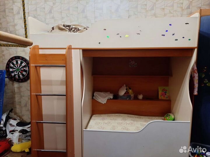 Двухъярусная кровать