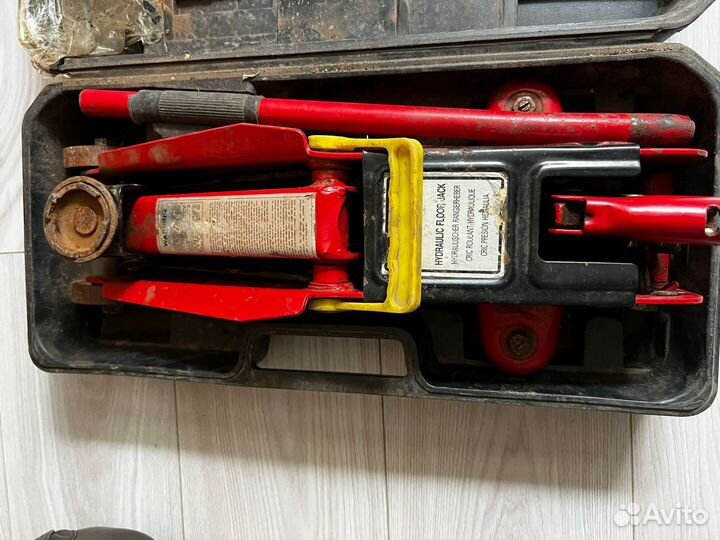 Домкрат гидравлический подкатной 2т