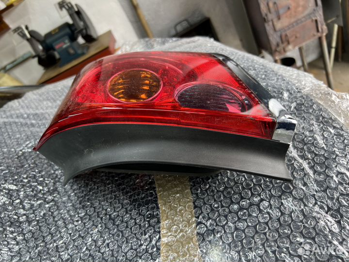 Фонарь задний Toyota Avensis T250