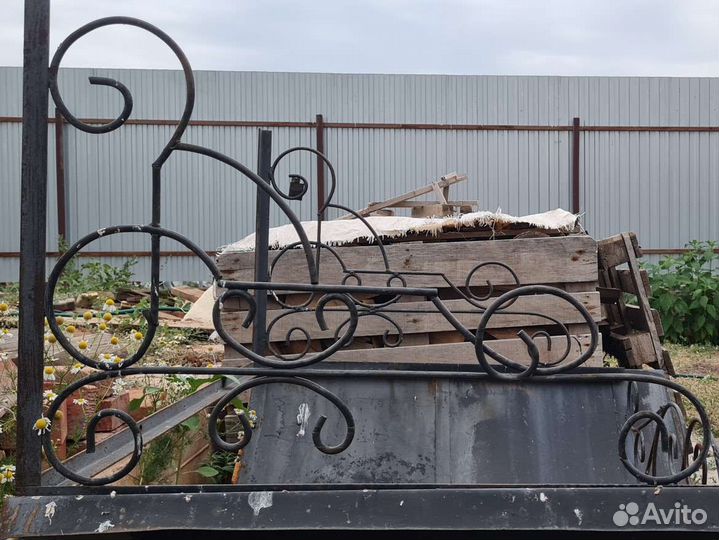 Козырёк металлический над дверным проемом