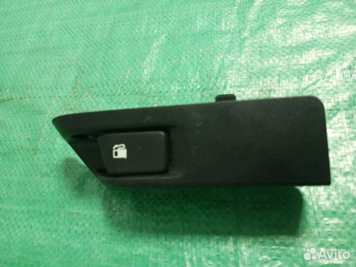 Кнопка Toyota Auris ZRE152