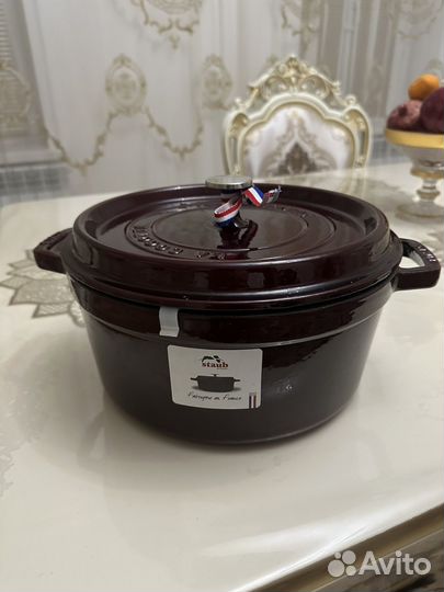 Кастрюля чугунная staub