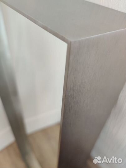 Зеркало настенное в металлической раме