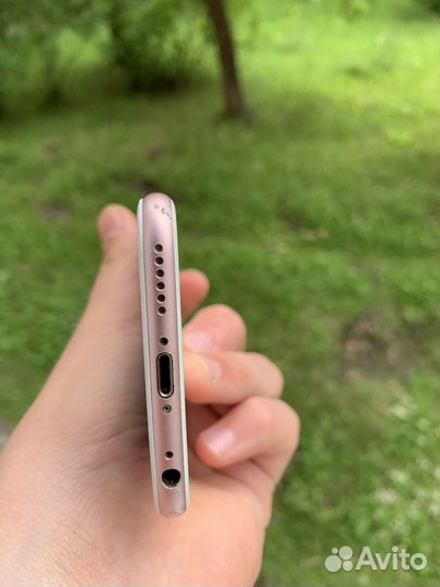 Телефон iPhone 6s