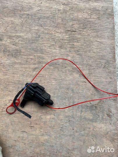 Актуатор лючка бензобака audi a4 b9 8v0862153a