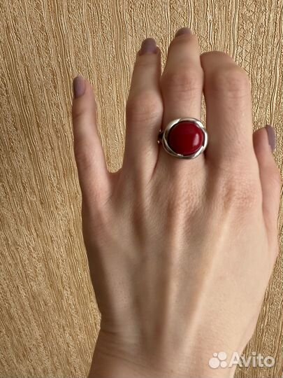 Кольцо с кораллом