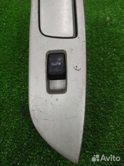 Блок управления стеклами передний левый Toyota