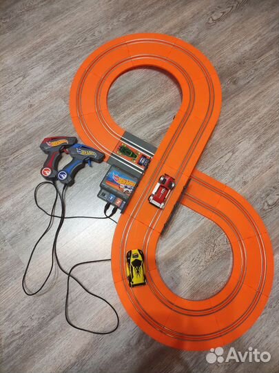 Гоночный автотрек с машинками на пульте управления