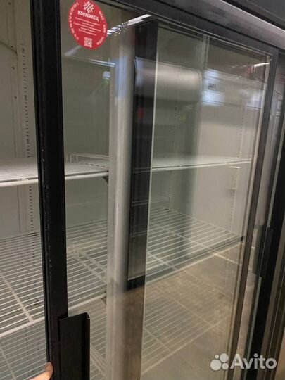 Холодильный шкаф со стеклянной дверью