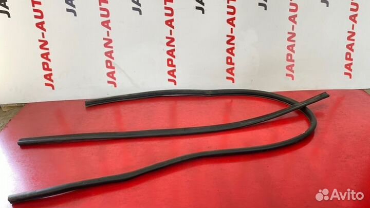 Уплотнительные резинки капота Audi A6 C6 BDW 2.4