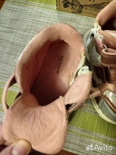 Ботинки осенние 22