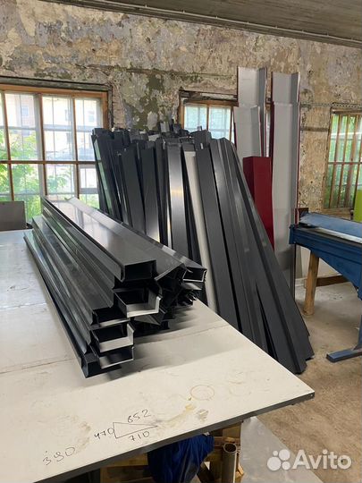 Кровельный парапет парапет на ленту забора