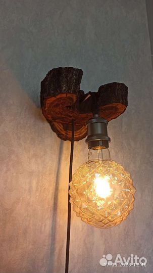 Настенный светильник бра из натурального дерева