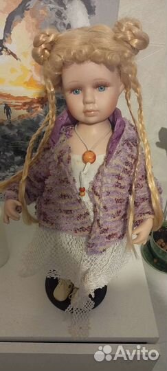 Кукла фарфоровая