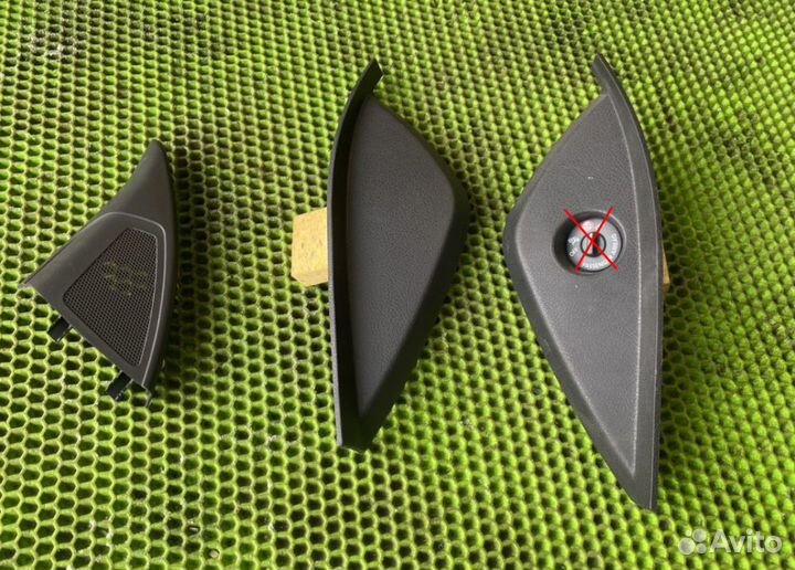 Накладка уголок на LADA Веста 2015-н.в