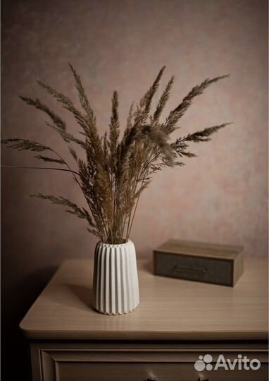 Высокая ваза из гипса ручной работы