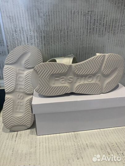 Новые босоножки