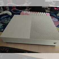 Xbox One S 1tb 2 геймапада