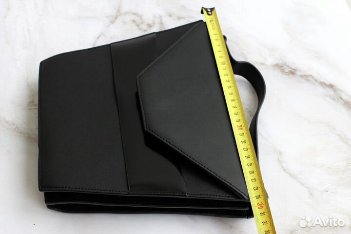 Сумка черная кросс-боди через плечо трапеция