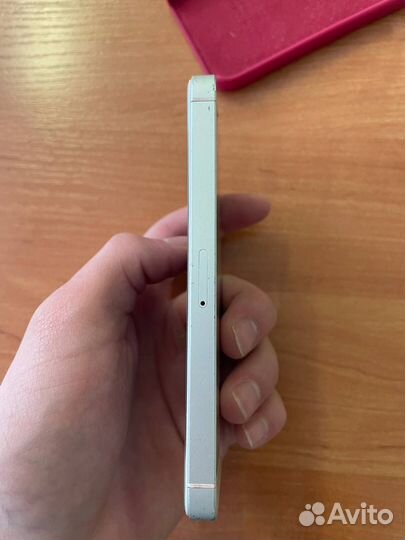 iPhone SE, 32 ГБ