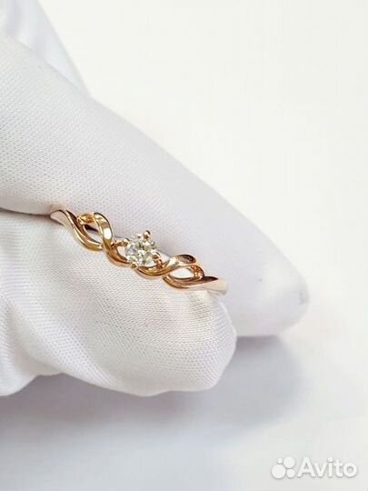 Кольцо с синтетическим камнем Золото