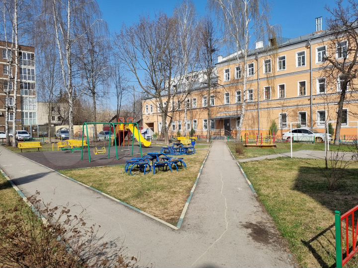 Комната 34 м² в 4-к., 1/2 эт.