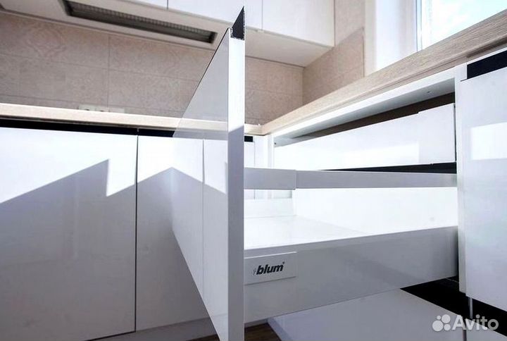 Кухонный гарнитур угловой в потолок на заказ