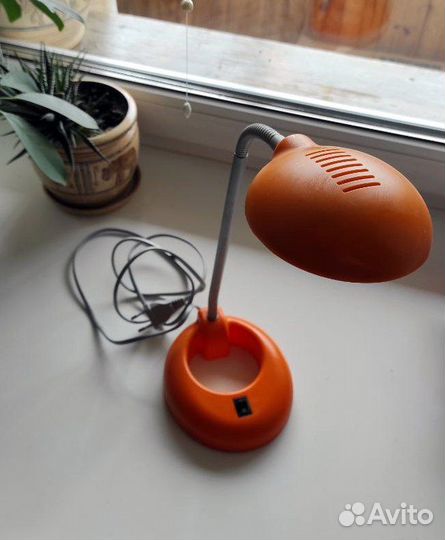 Лампа настольная