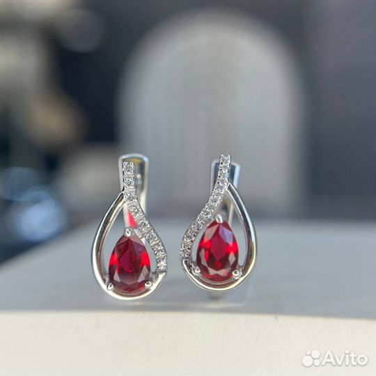 Золотые серьги белое золото с рубином