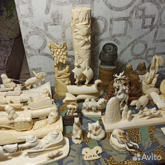 Много статуэток из кости