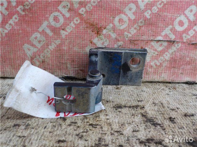 Петля двери верхняя передняя правая Audi A4 B5 ADR