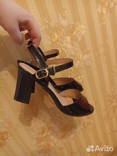 Черные лаковые туфли 37