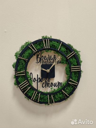 Часы со мхом