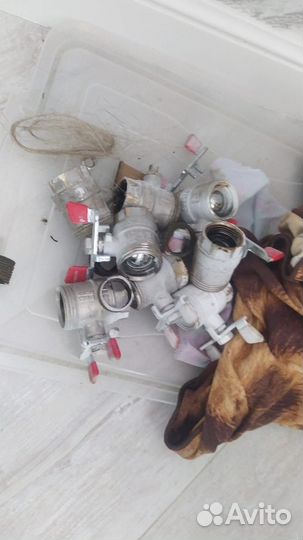 Продам радиаторы отопления и краны бу