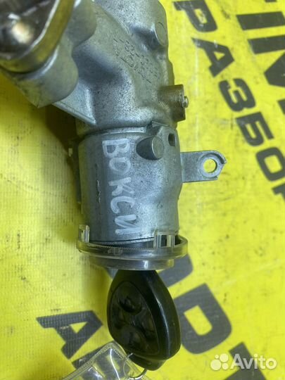 Замок зажигания Toyota Voxy AZR 60